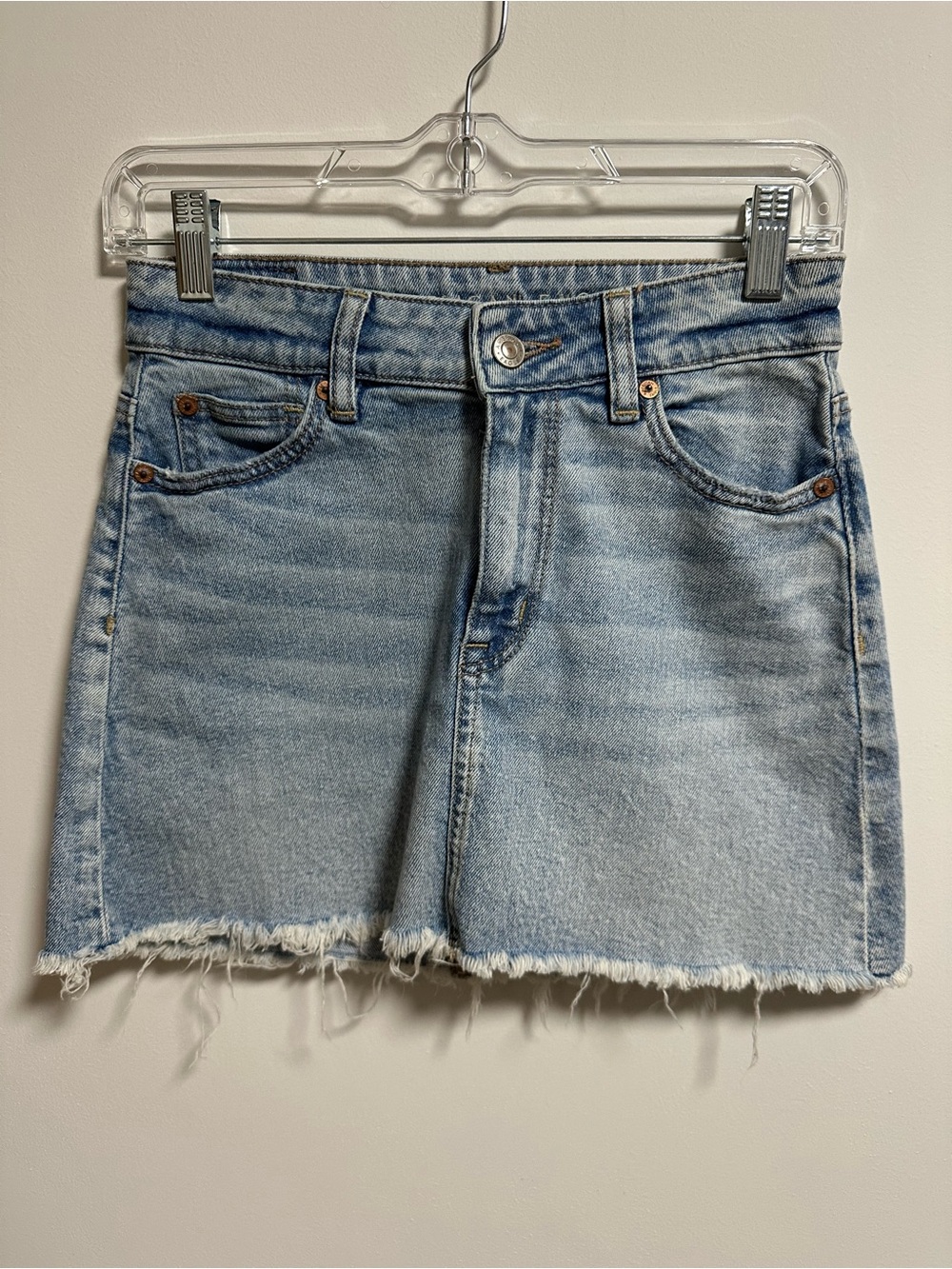 American Eagle Denim Mini Skirt in Light Blue — Casual Frayed Hem